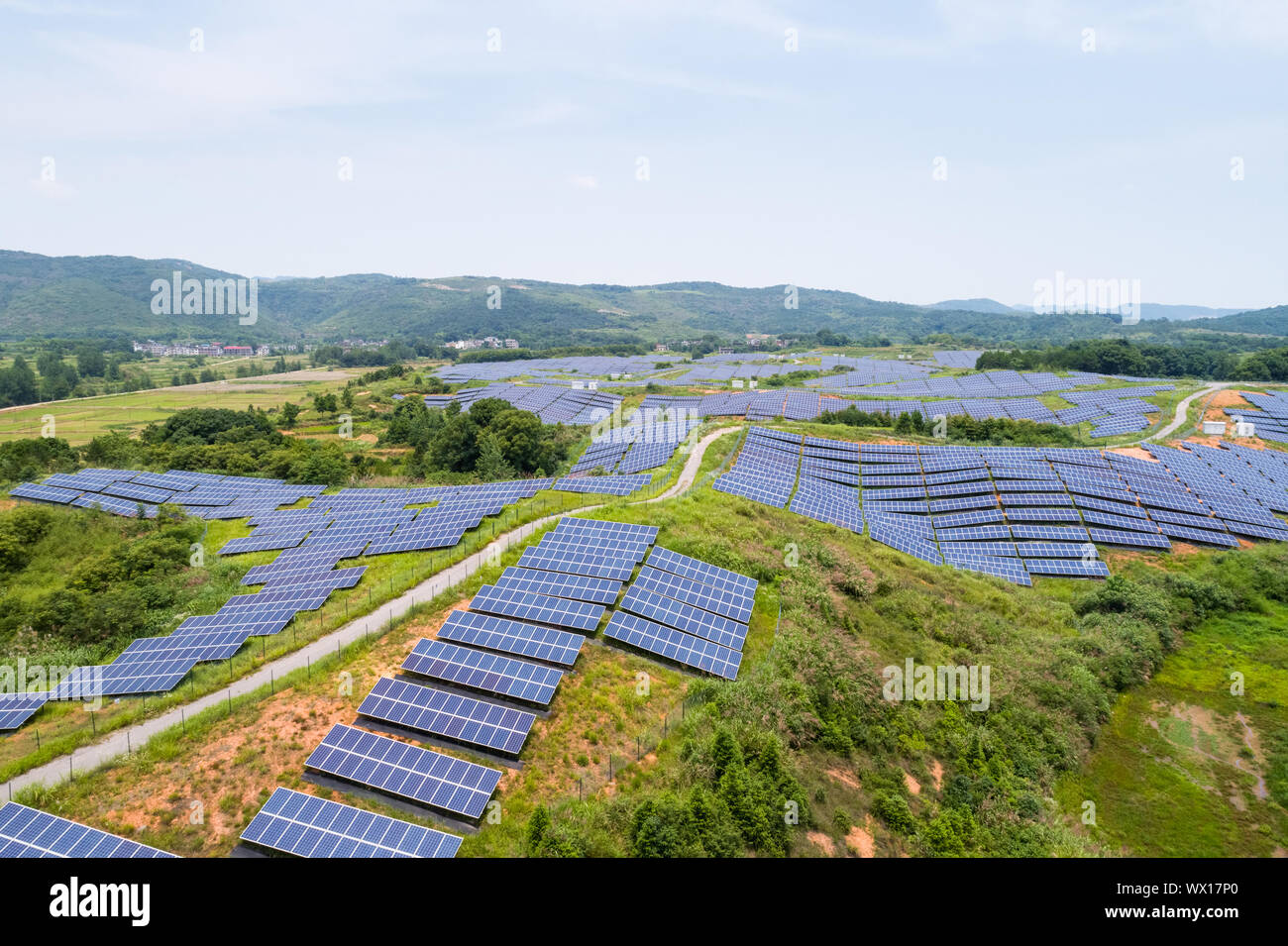 Luftaufnahme von hillside Solarenergie Stockfoto