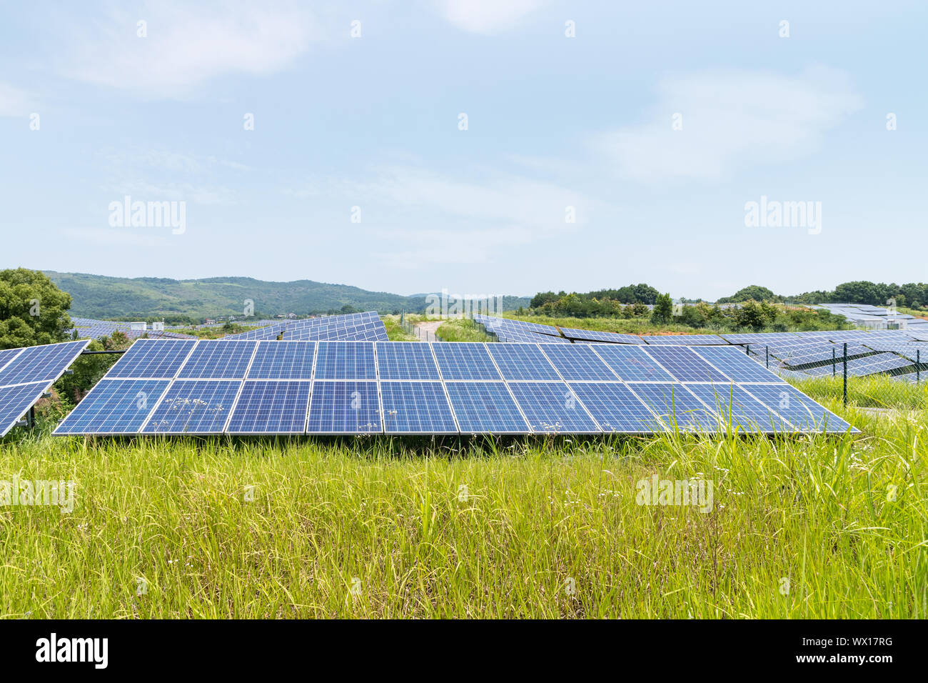 Solarenergie auf dem Hügel Stockfoto
