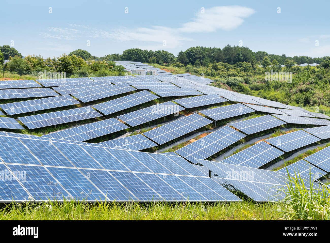Solarenergie auf dem Hügel Stockfoto