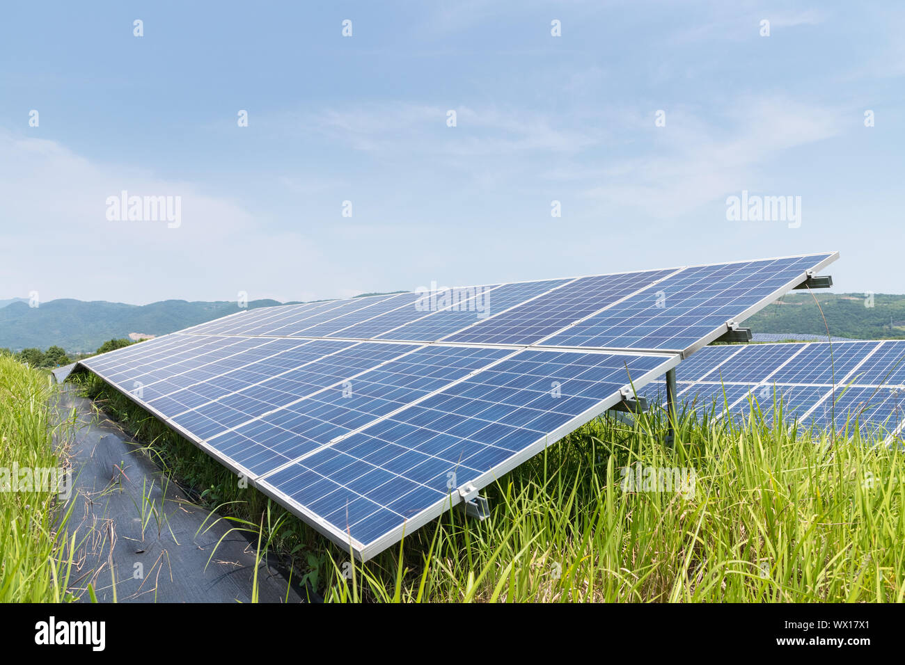Solarenergie auf dem Hügel Stockfoto