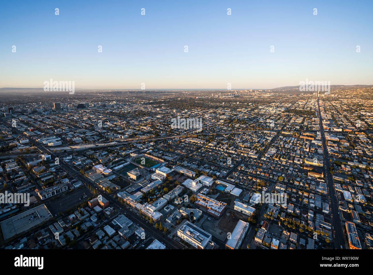 Morgen Luftaufnahme in der Nähe von Vermont Ave und Santa Monica Boulevard in Los Angeles, Kalifornien. Stockfoto