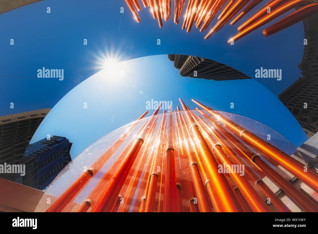 Die Kanadische des Olympischen Komitees fünf Ring olympische Flamme Monument in der Innenstadt von Montreal Stockfoto