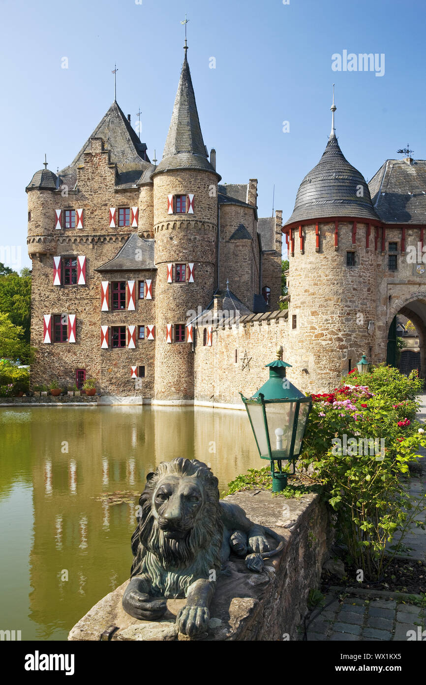 Burg Satzvey mit Wassergraben, Mechernich, Eifel, Nordrhein-Westfalen, Deutschland, Europa Stockfoto