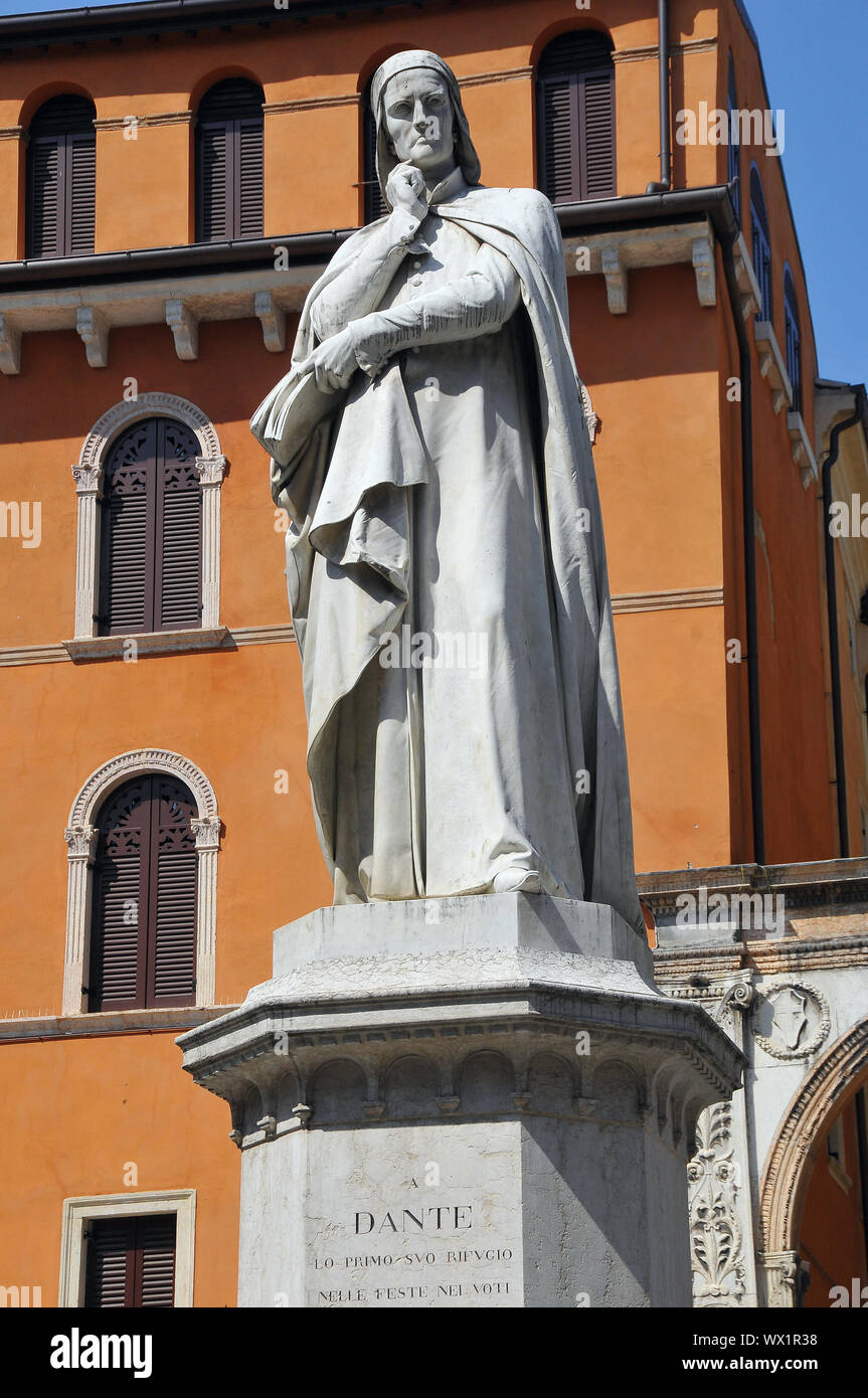 Dante Allighieri Statue, die Piazza dei Signori, Verona, Italien, Europa Stockfoto