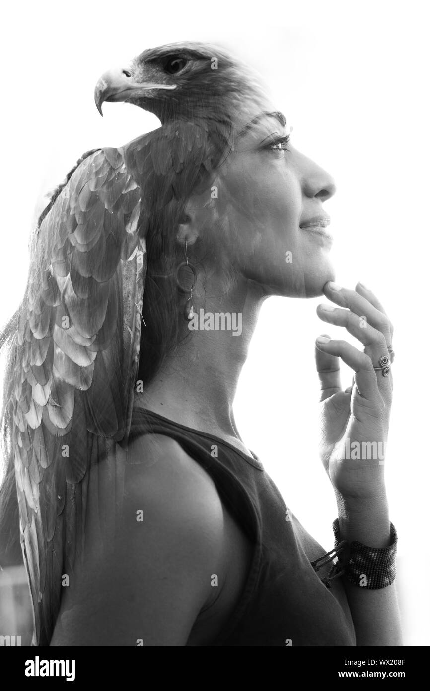 Doppelt belichtete Fotografie verbindet die Stärke der Adler mit friedlichen Ausdruck der Frau Stockfoto