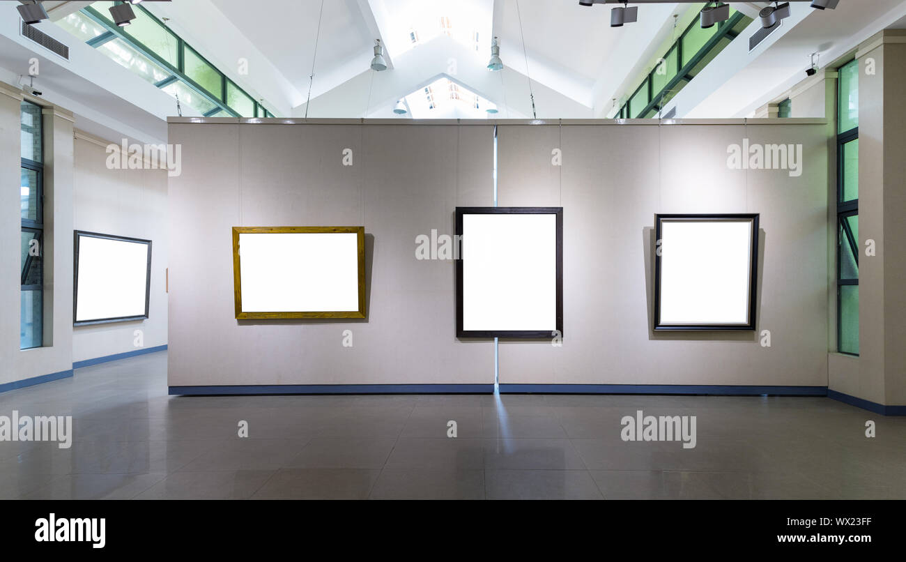 Leere Frames auf Ausstellung Wand im Zimmer Stockfoto