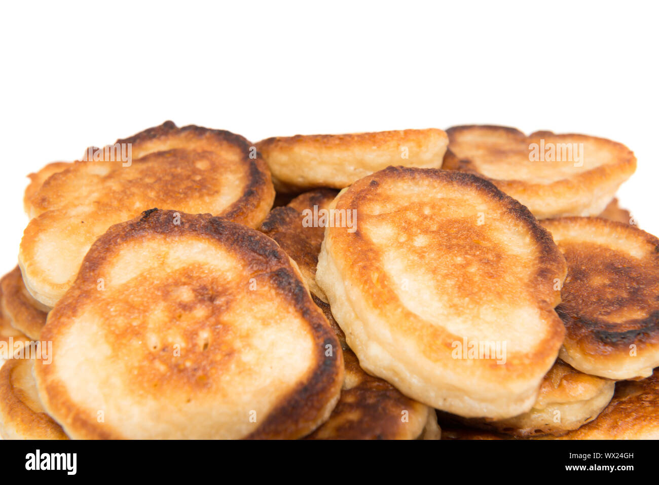 Pfannkuchen, die isoliert auf weißem Hintergrund Stockfoto