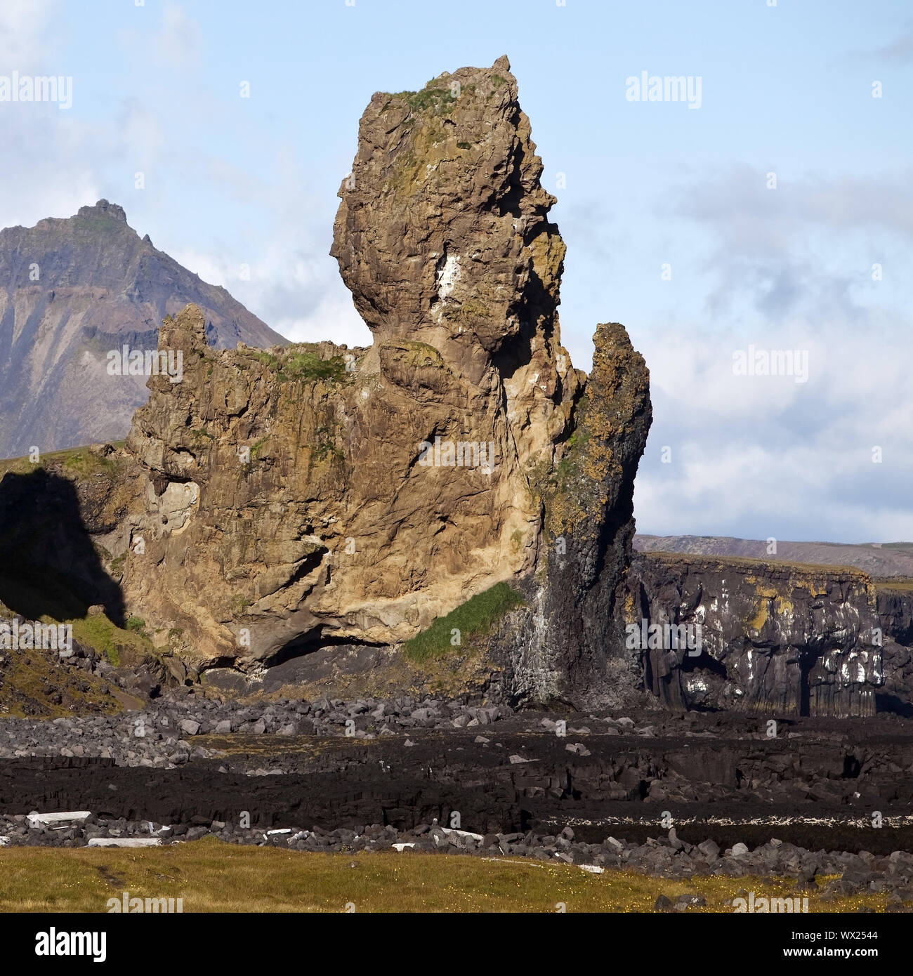 Küstenlandschaft mit felsformation Lóndrangar, Snæfellsjökull National Park, Island, Europa Stockfoto