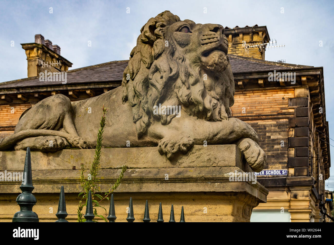 'Wachsamkeit', einer der Saltaire Lions in Yorkshire. Stockfoto