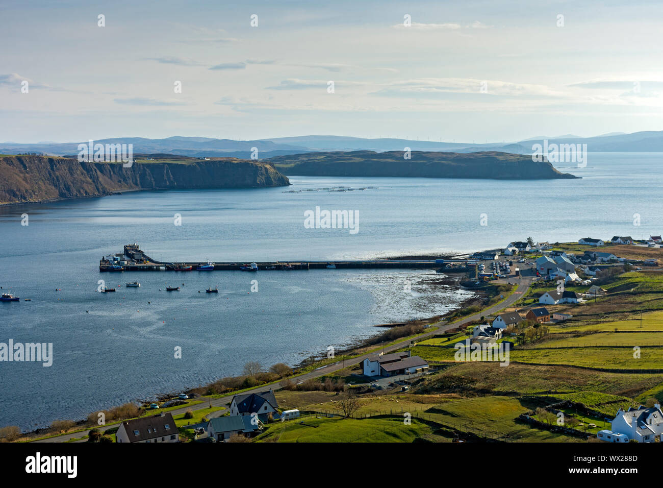 Das Dorf Uig, Uig Bay und dem King Edward Pier, Trotternish, Isle of Skye, Schottland, Großbritannien Stockfoto