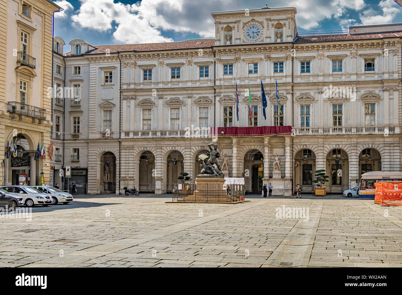 Der Palazzo Cívico, in dem sich der Sitz der Stadtverwaltung auf der Piazza Palazzo di Città, Turin, Italien Stockfoto