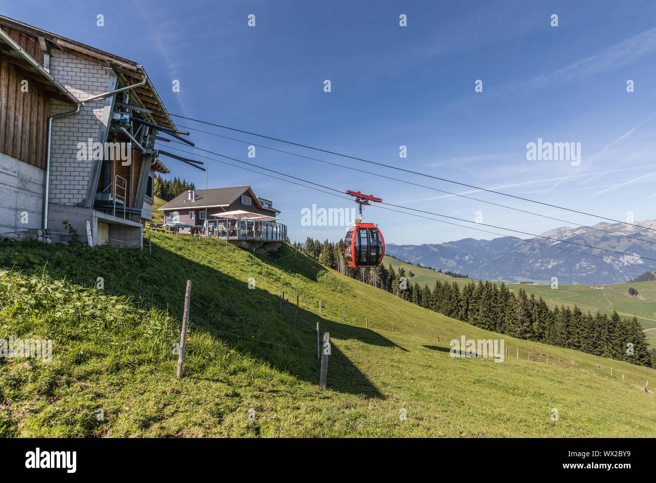 Bergstation mit Restaurant der Luftseilbahn Gummenalp, Nidwalden, Schweiz, Europa Stockfoto