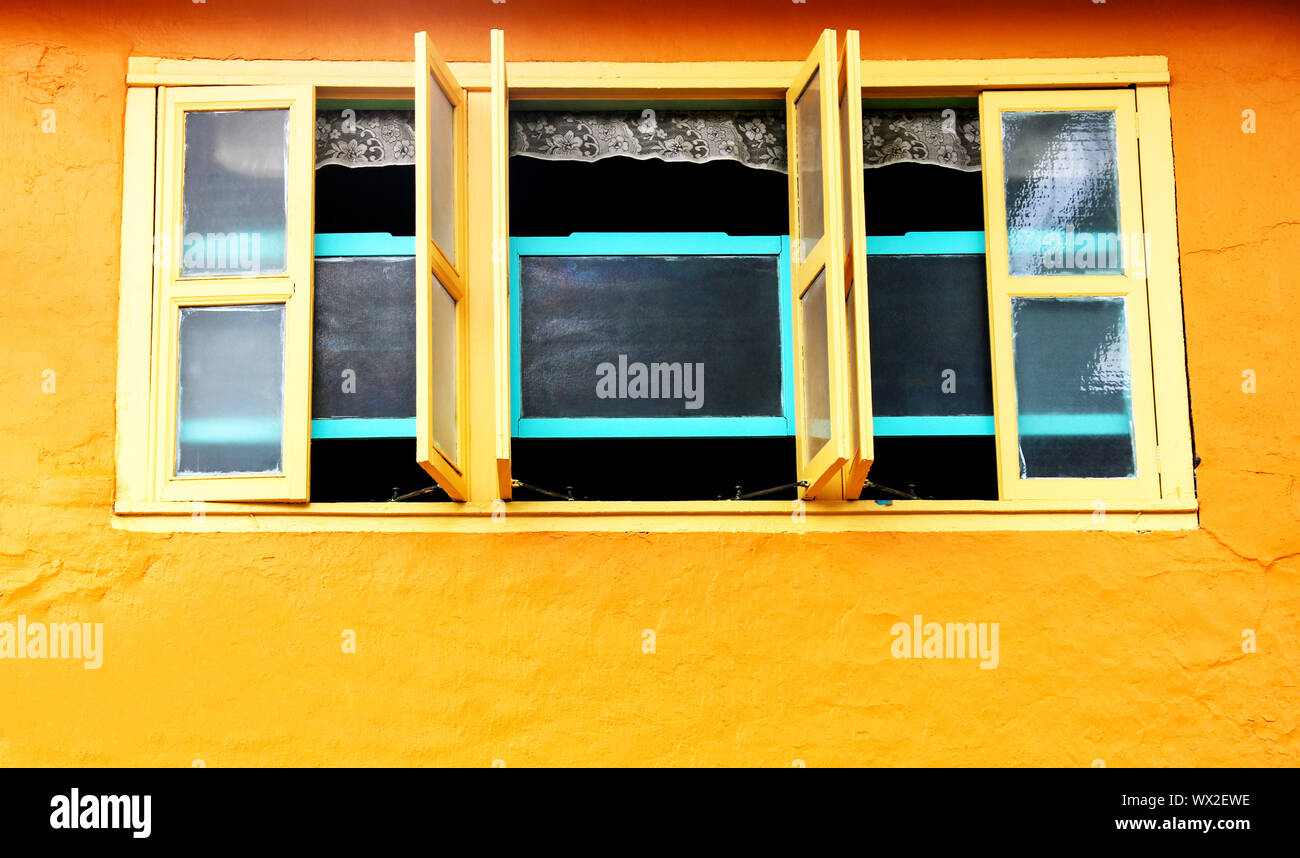 Altes Haus Fenster im Chinesischen Viertel von Kuching Sarawak Borneo Stockfoto