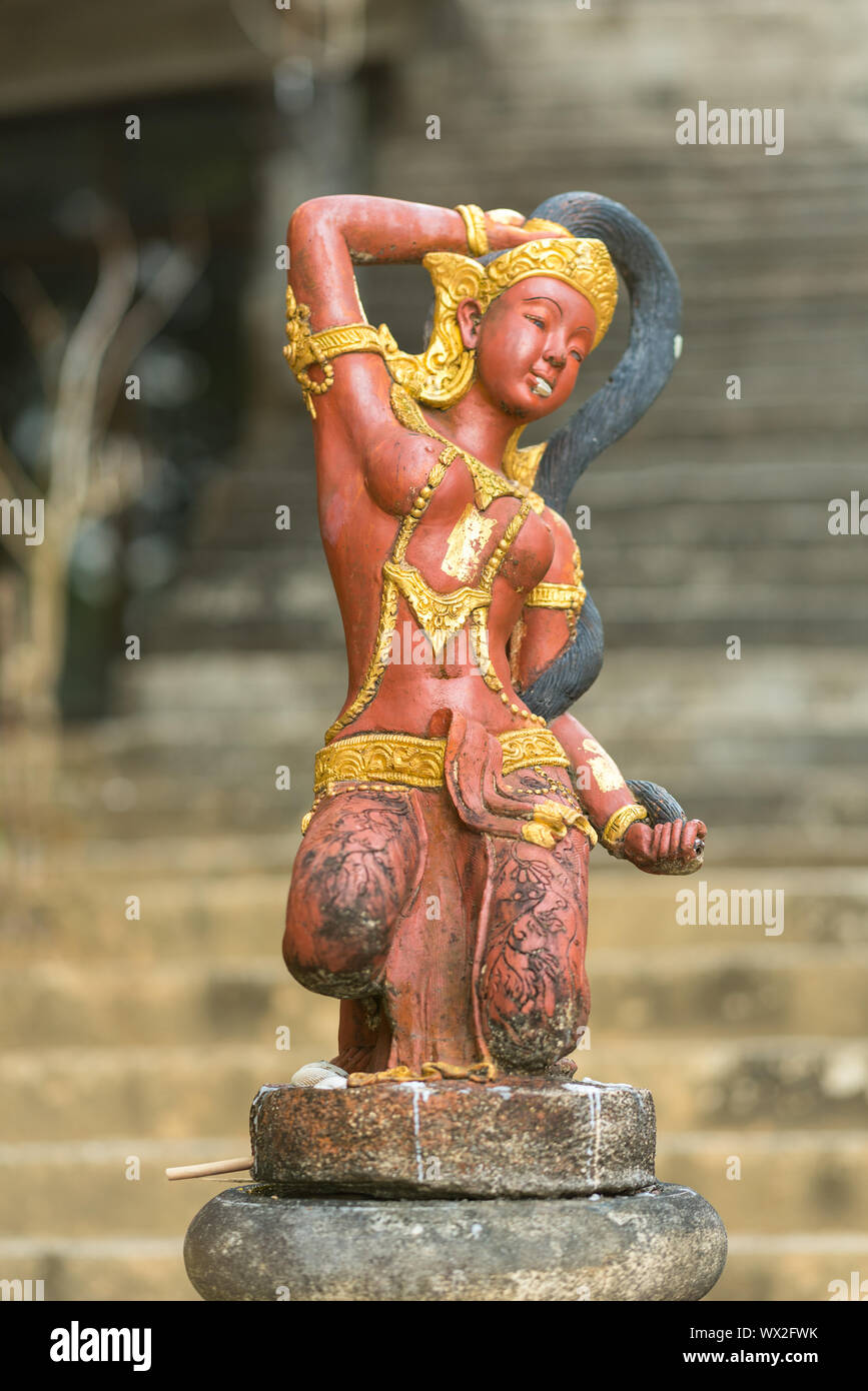 Tanzende Schönheit im Wat Phayam in Thailand Stockfoto