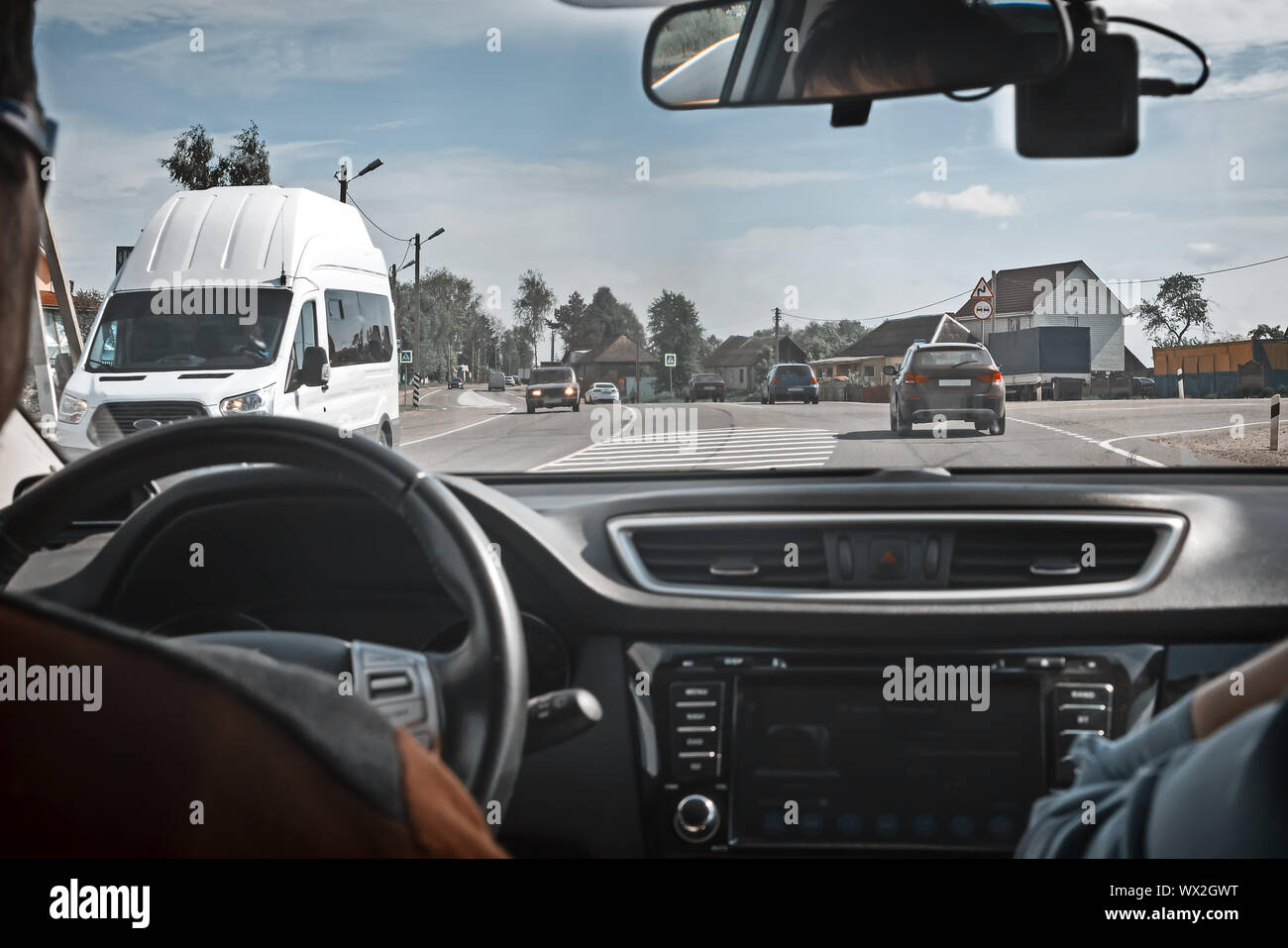 Blick von der Autobahn aus dem Auto Fenster. Stockfoto