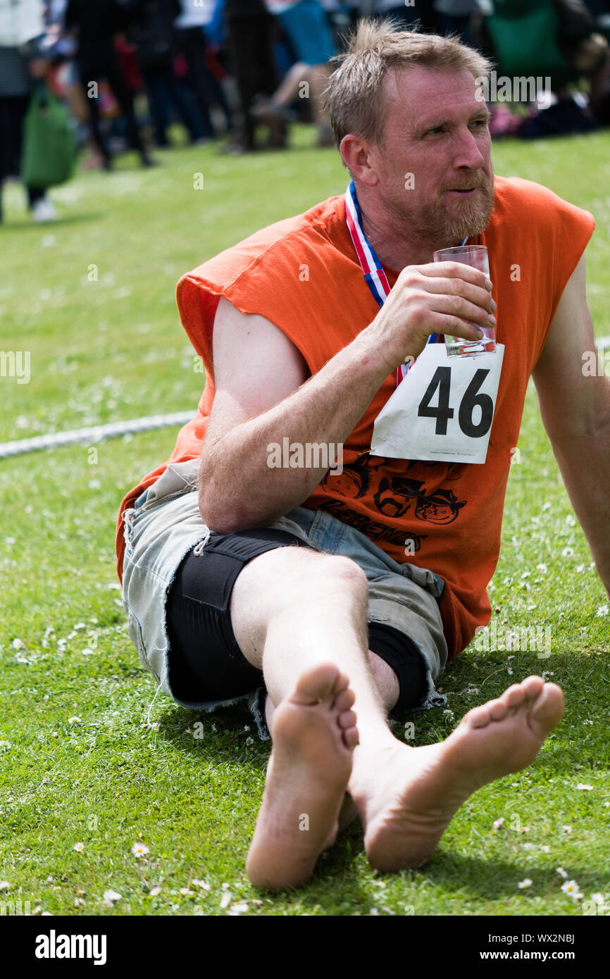 Laienhafte Läufer in einem realen Rennen, das traditionelle 2 Hügel Chagford trail Race Stockfoto