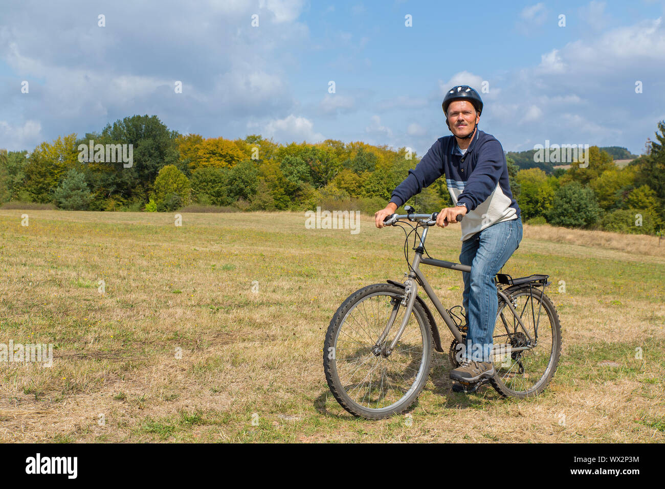 Holländer mit dem Mountainbike in der Natur Stockfoto