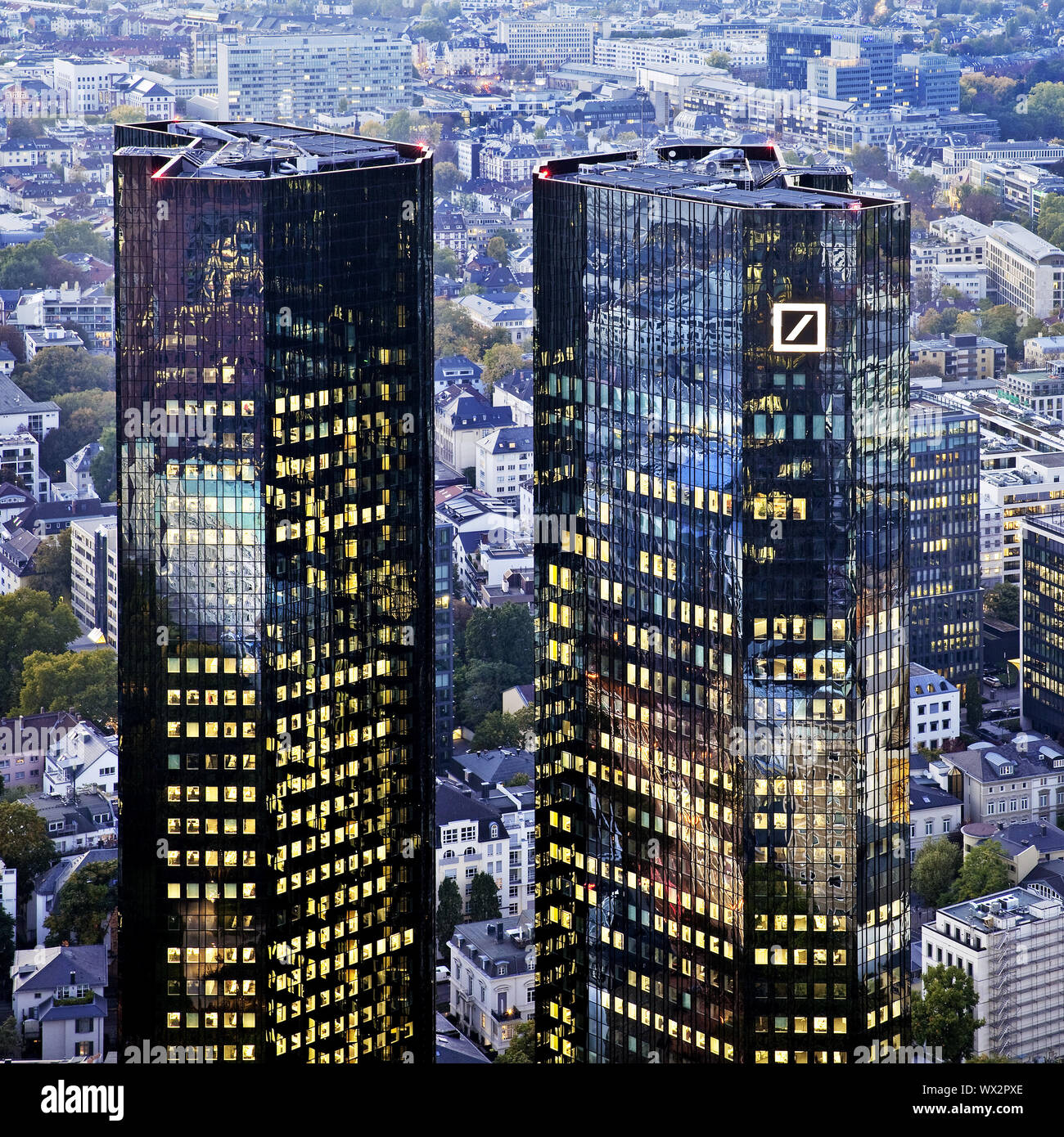 Gebäude der Deutschen Bank am Abend, Frankfurt am Main, Hessen, Deutschland, Europa Stockfoto