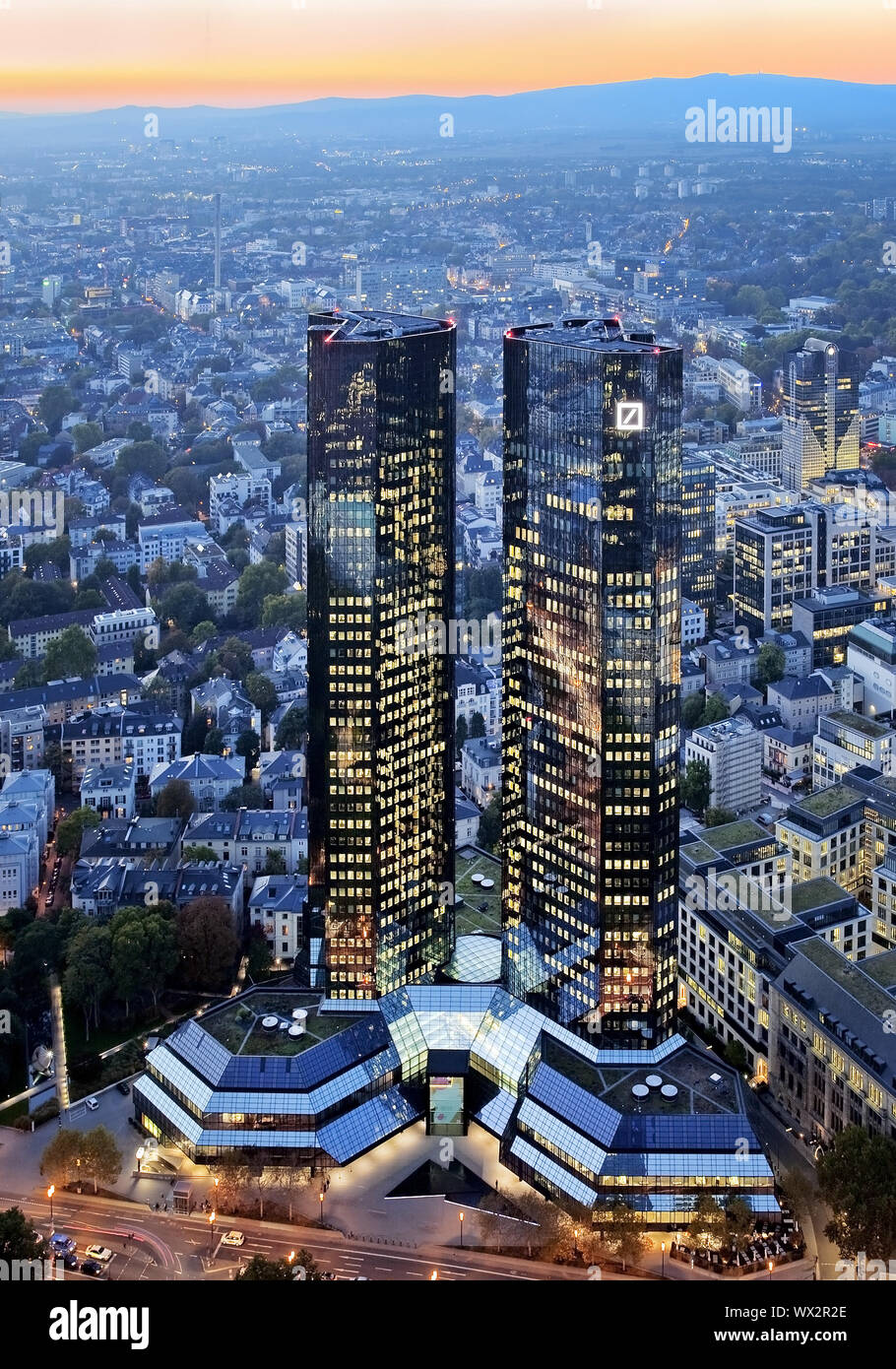 Gebäude der Deutschen Bank am Abend, Frankfurt am Main, Hessen, Deutschland, Europa Stockfoto