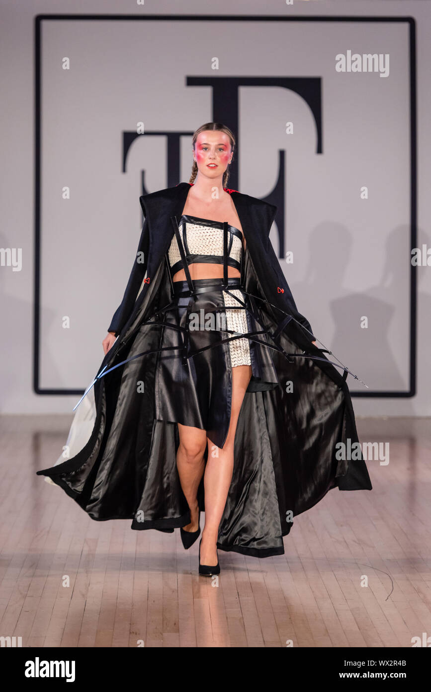 Modell Mode feinste SS 20 London Laufsteg Stockfoto