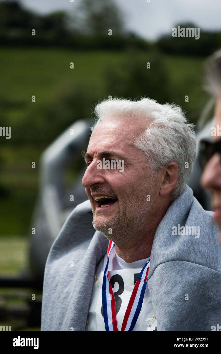Laienhafte Läufer in einem realen Rennen, das traditionelle 2 Hügel Chagford trail Race Stockfoto
