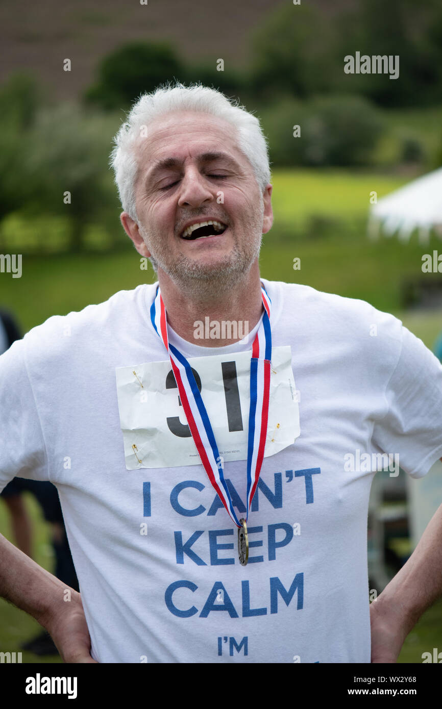 Laienhafte Läufer in einem realen Rennen, das traditionelle 2 Hügel Chagford trail Race Stockfoto