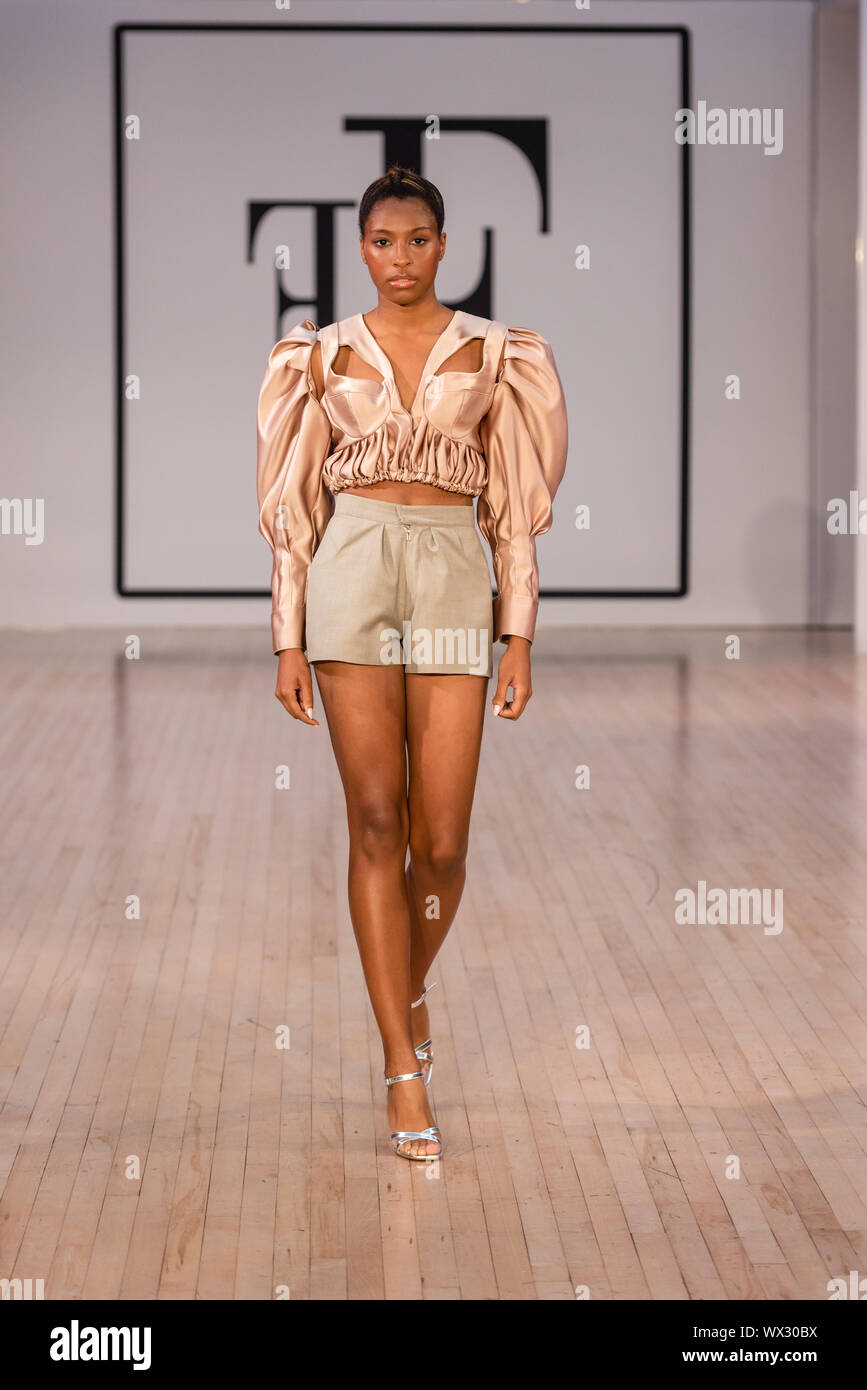 Modell Mode feinste SS 20 London Laufsteg Stockfoto