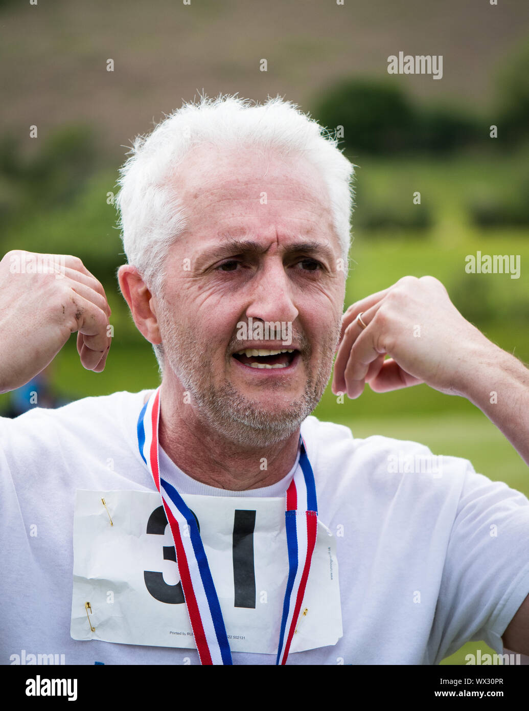 Laienhafte Läufer in einem realen Rennen, das traditionelle 2 Hügel Chagford trail Race Stockfoto