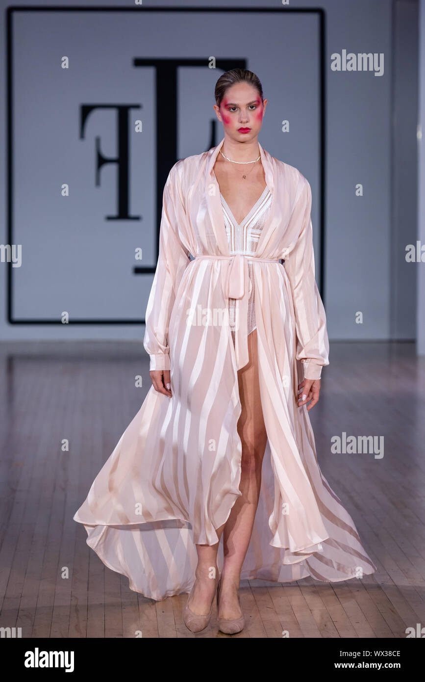 Modell Mode feinste SS 20 London Laufsteg Stockfoto