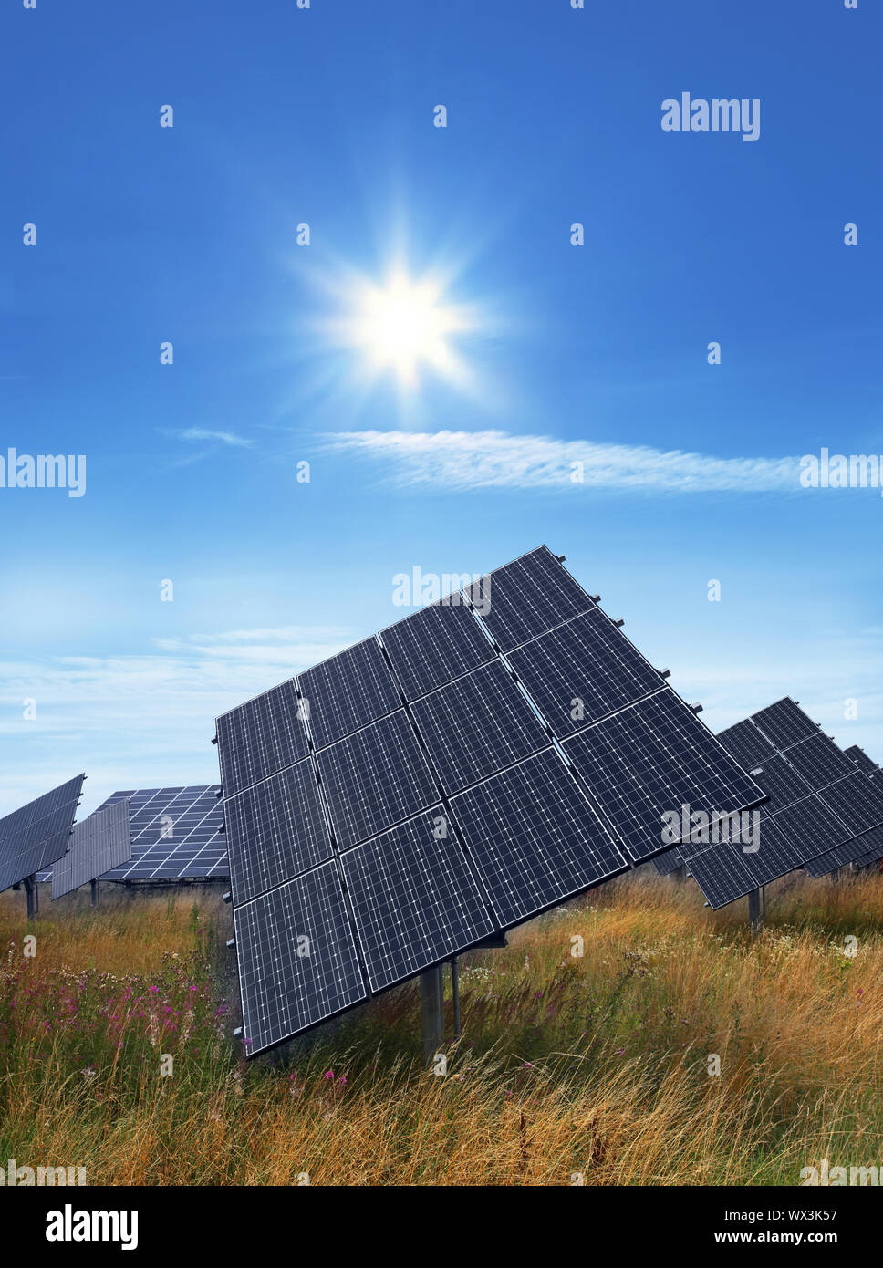 Photovoltaikanlage mit Sun Stockfoto