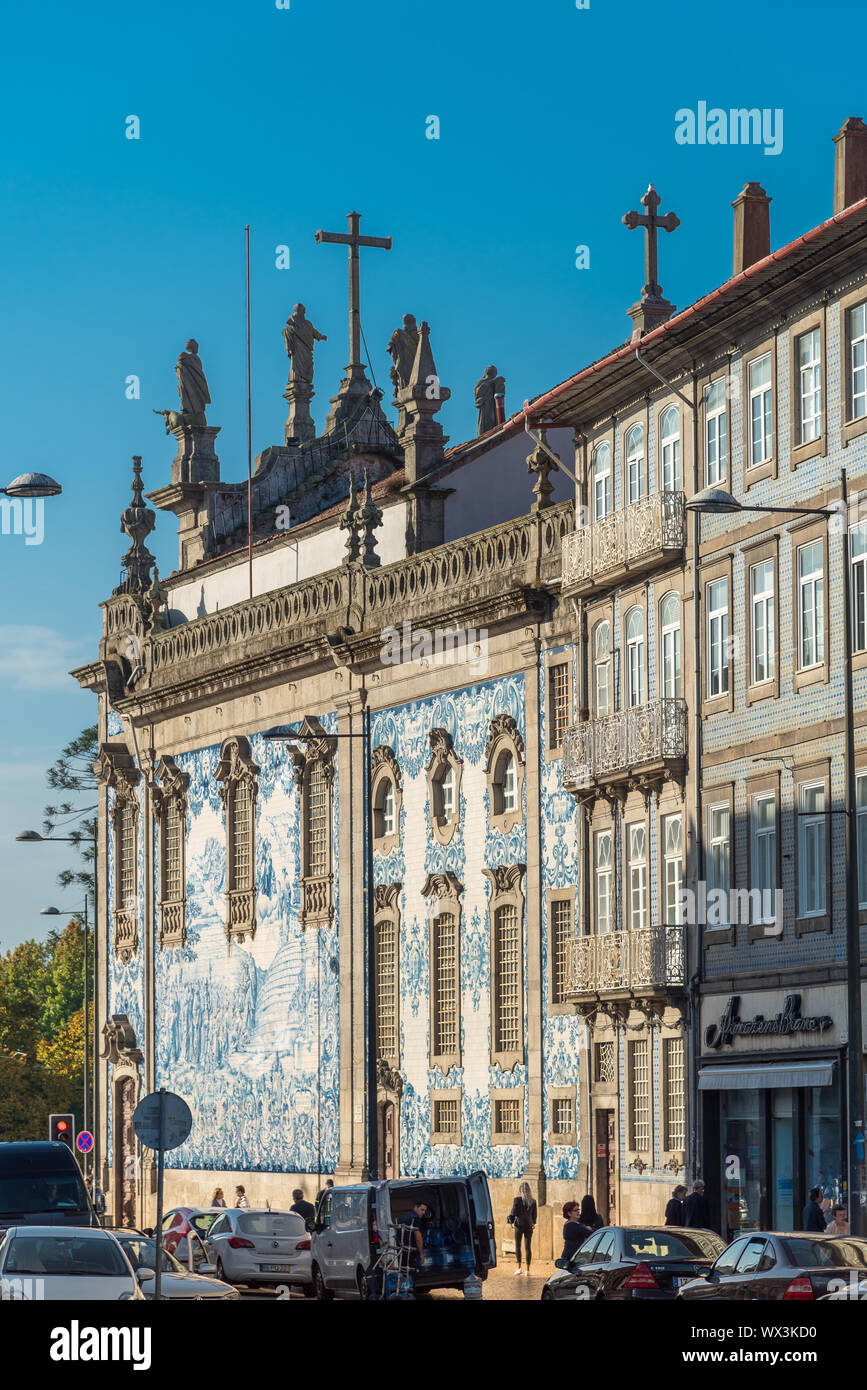 Die Kirche Igreja do Carmo in Porto Stockfoto