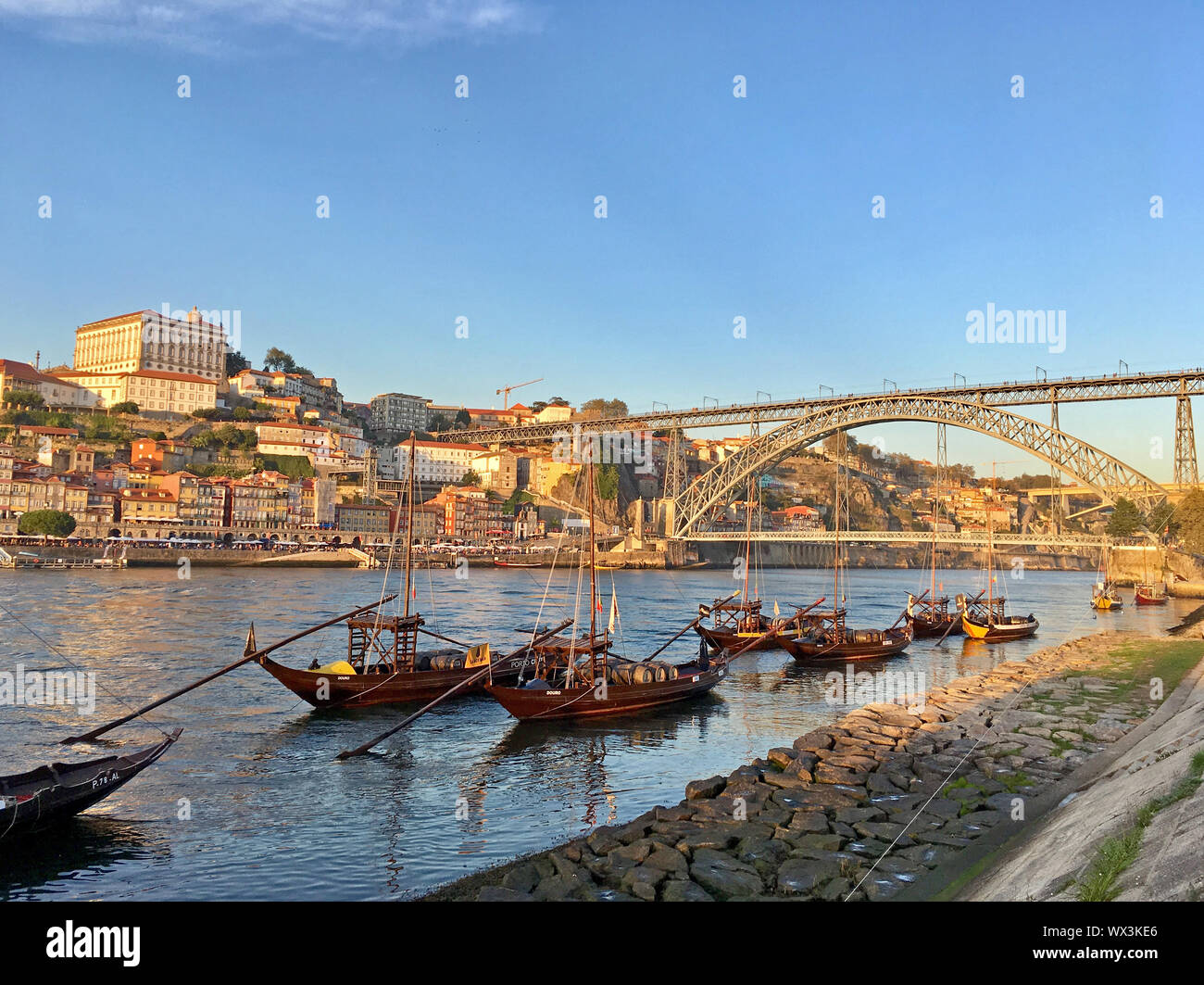 Blick auf den berühmten Dom Luís I Brücke in Porto Stockfoto