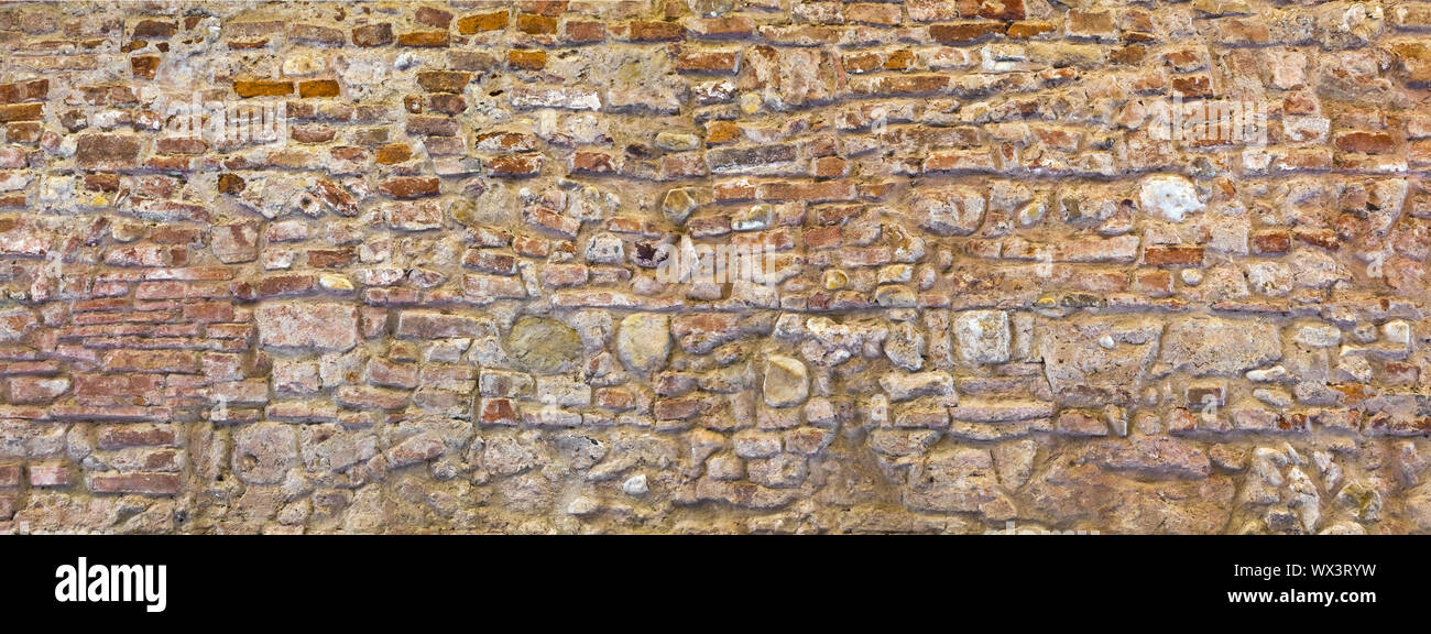 Grobe Steinmauer in Postergröße Stockfoto