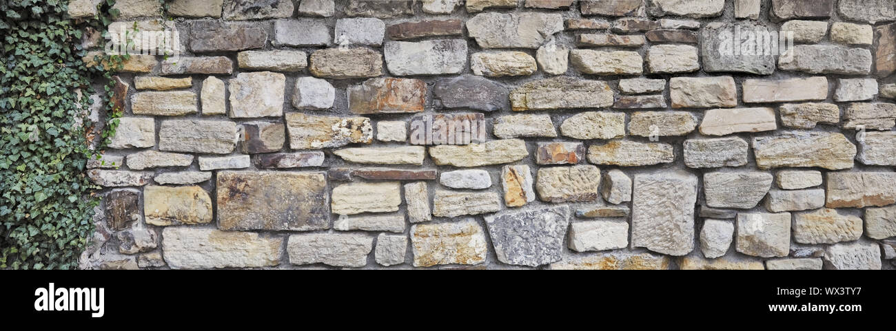 Grobe Steinmauer in Postergröße Stockfoto