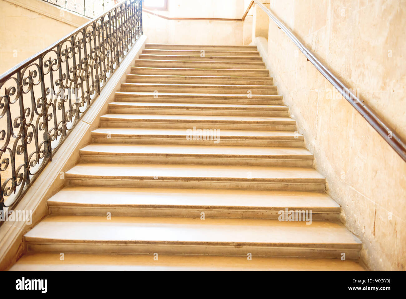 Marmortreppe mit Treppe Stockfoto