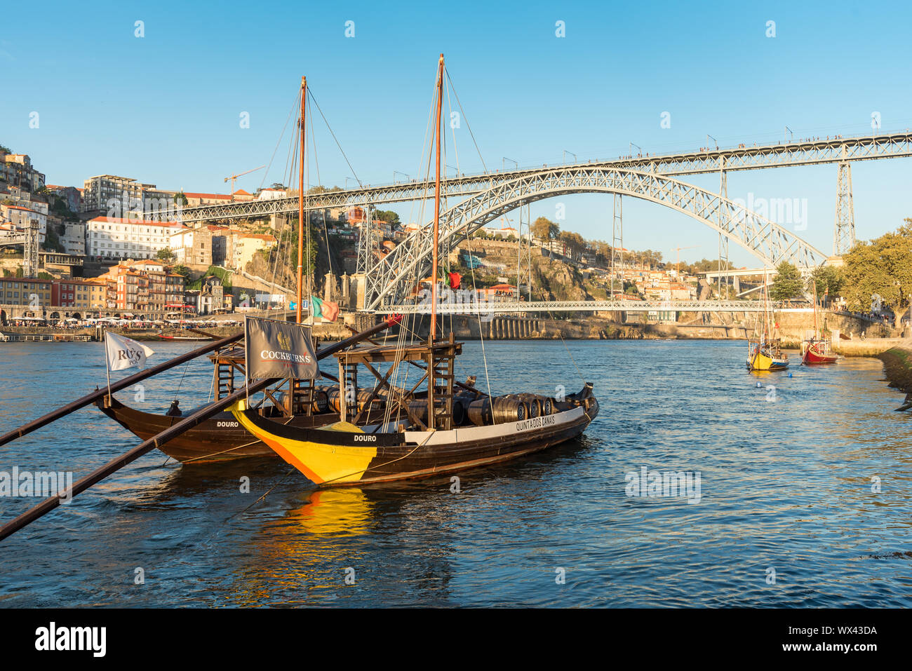 Blick auf den berühmten Dom Luís I Brücke in Porto, Portugal Stockfoto