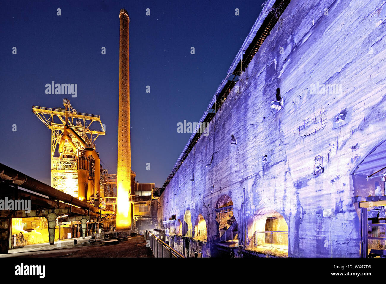 Beleuchtete Heinrichshuette mit Hochofen, Hattingen, Ruhrgebiet, Deutschland, Europa Stockfoto