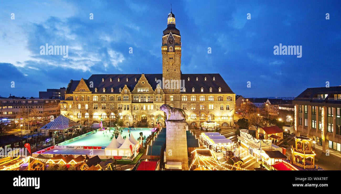 Weihnachtsmarkt vor dem Rathaus, Alt-Remscheid, Remscheid, Deutschland, Europa Stockfoto