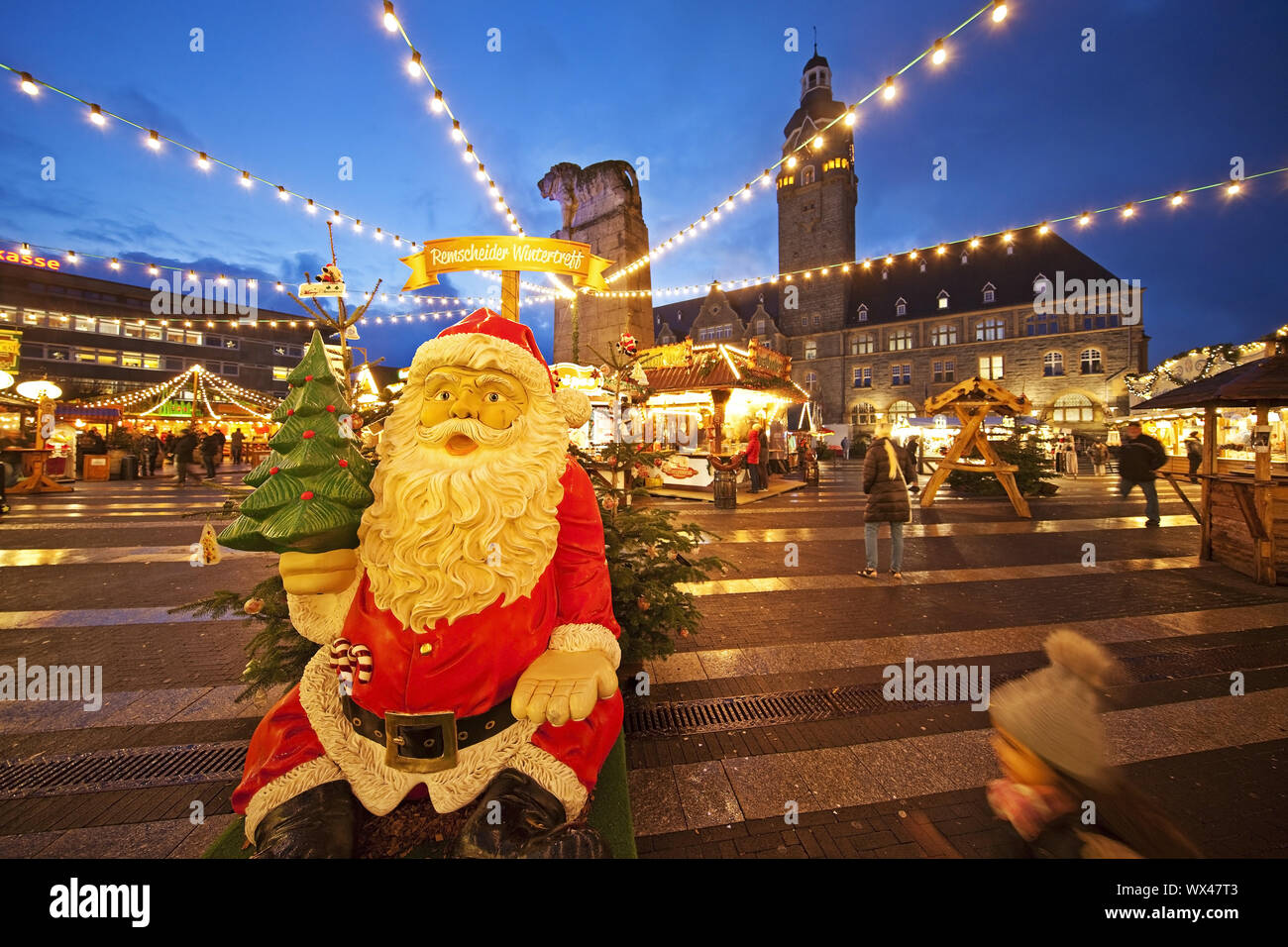 Weihnachtsmarkt vor dem Rathaus, Alt-Remscheid, Remscheid, Deutschland, Europa Stockfoto