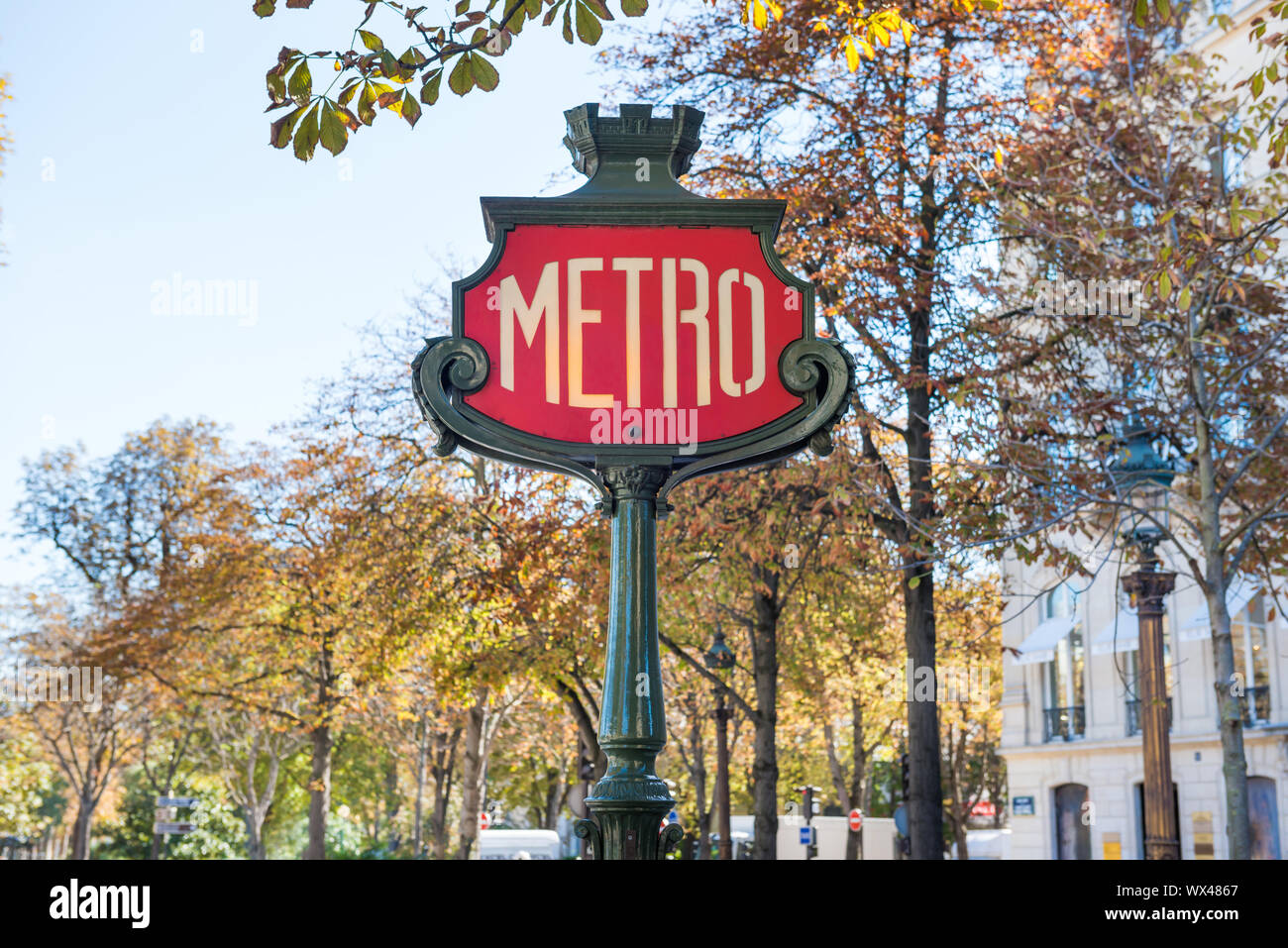 Mit der U-Bahn Station unterzeichnen in Paris Stockfoto