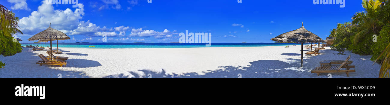 Schöne Malediven Strand unter Palmen Stockfoto