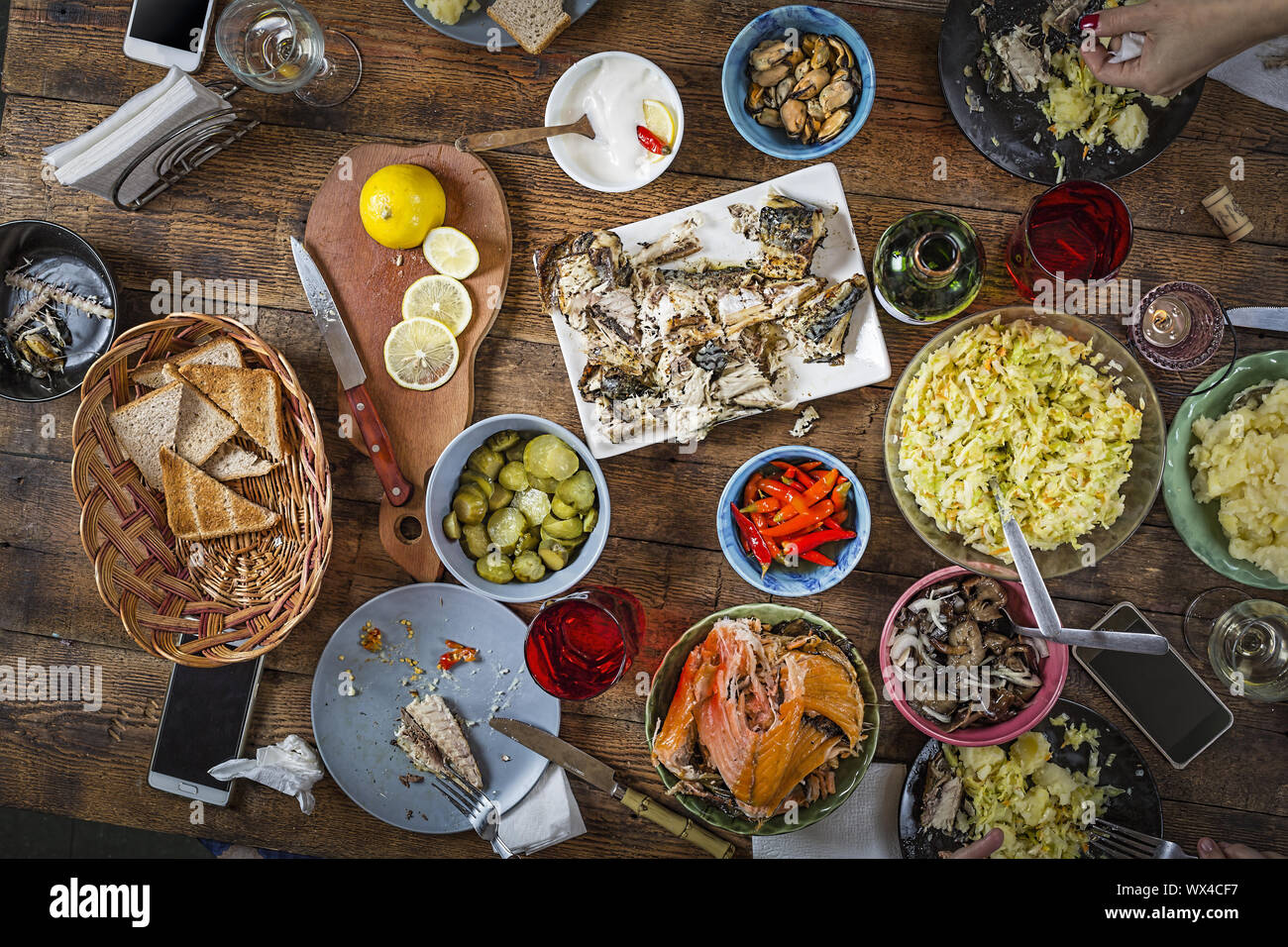 Ostern Tisch, festliche behandeln, Party, Snack, verschiedene Gerichte, Meeresfrüchte, Party, Snack, frisch Stockfoto