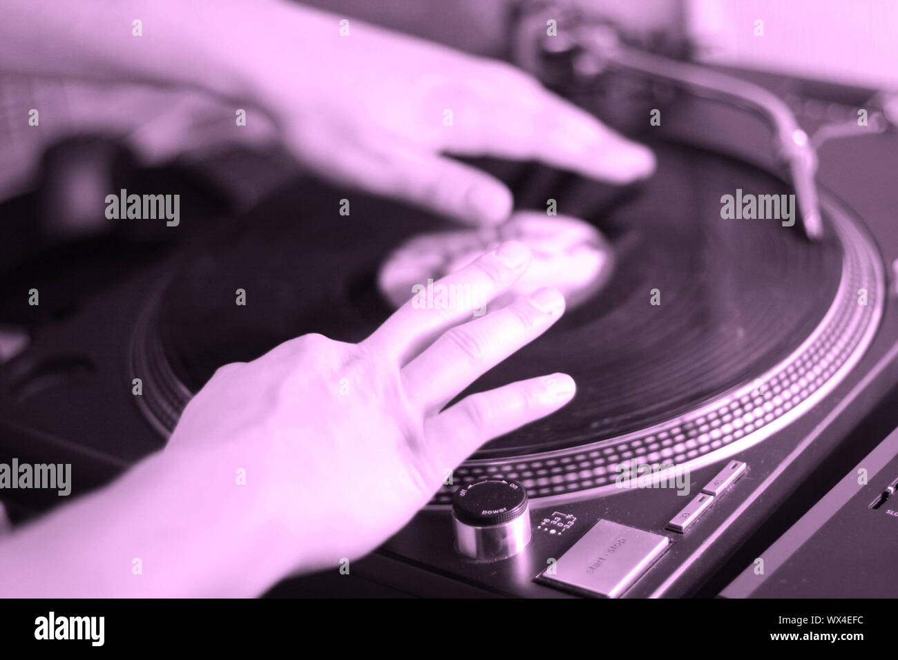 Scratch Schlacht von dj spielt auf der Vinyl-Hand auf Stockfoto