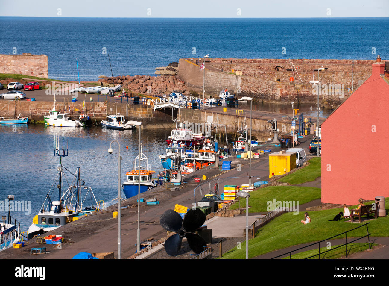 Dunbar Hafen und Boote mit der Spirale Propeller erfunden von Robert Wilson. Dunbar ist eine Stadt im Südosten von Schottland. Stockfoto