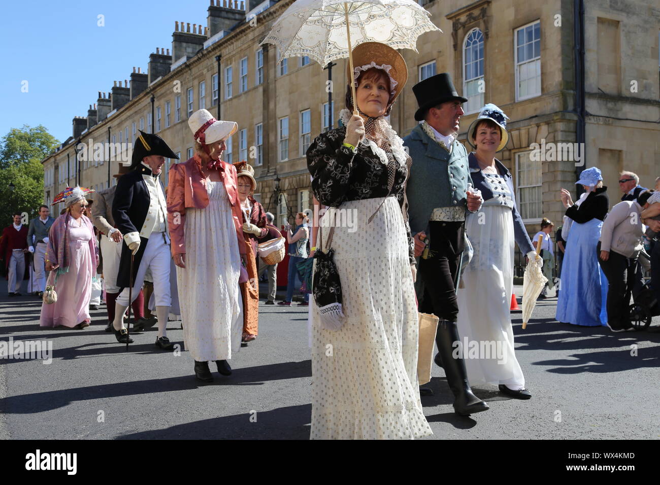 Grand Regency kostümierten Promenade, Jane Austen, Festival, Great Pulteney Street, Bath, Somerset, England, Großbritannien, Vereinigtes Königreich Großbritannien, Europa Stockfoto