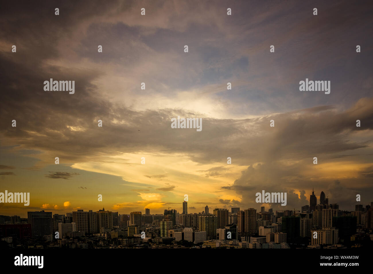 Skyline bei Nacht Stockfoto