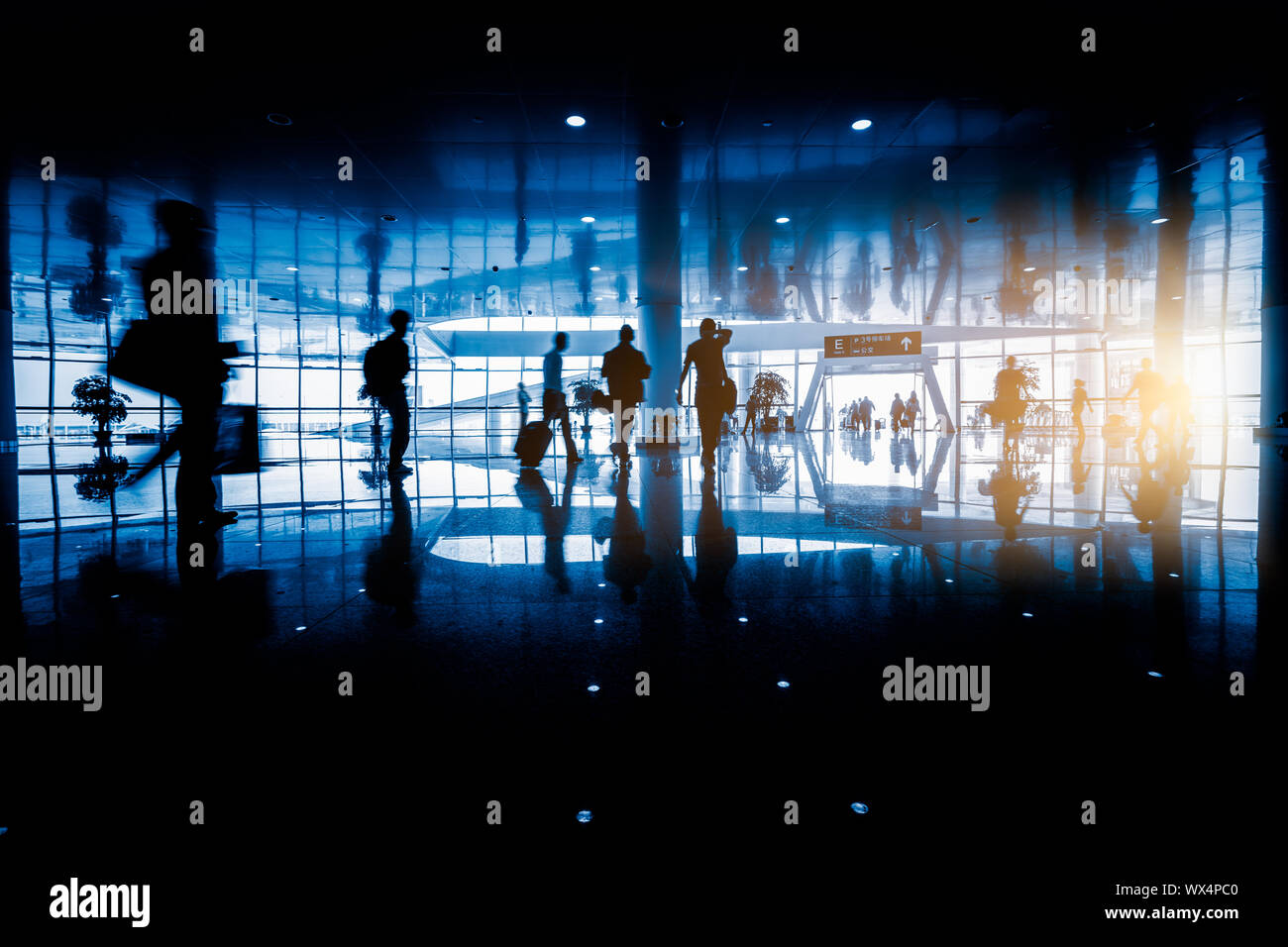 Passagiere im Flughafen, Shanghai. Stockfoto