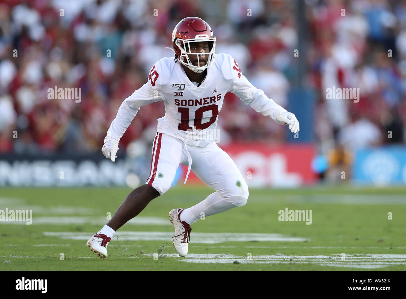 September 14, 2019, Pasadena, Kalifornien, USA: Oklahoma Sooners Sicherheit Pat Felder (10) versucht, das Spiel während des Spiel gegen die Oklahoma Sooners und der UCLA Bruins an der Rose Bowl anzupassen. Stockfoto