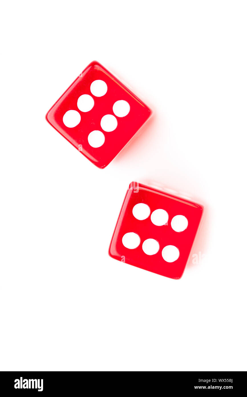 Würfel, die Benennung einer sechs Reihe vor einem weißen Hintergrund Stockfoto