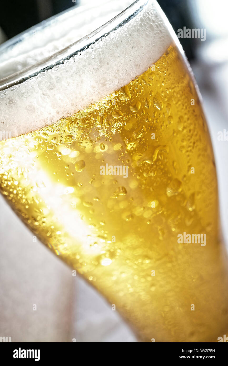 Glas, goldene, Bier, Alkohol, Licht, isoliert, Pint Stockfoto